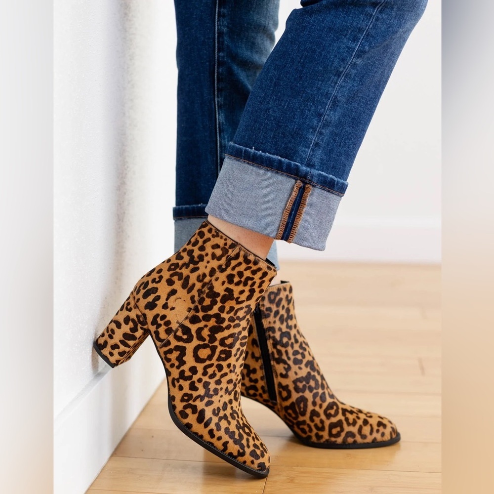 NEW Women STEVE MADDEN Jozie Leopard Print upper fur leather ankle bootie Sz 8.5